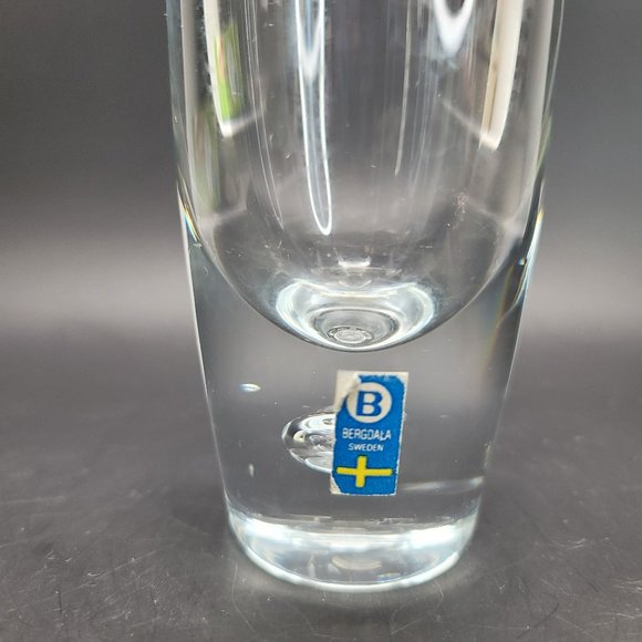 Bergdala Sweden Leaded Crystal Vase Heavy Glass Bud Vase JJ1584 - Picture 3 of 6